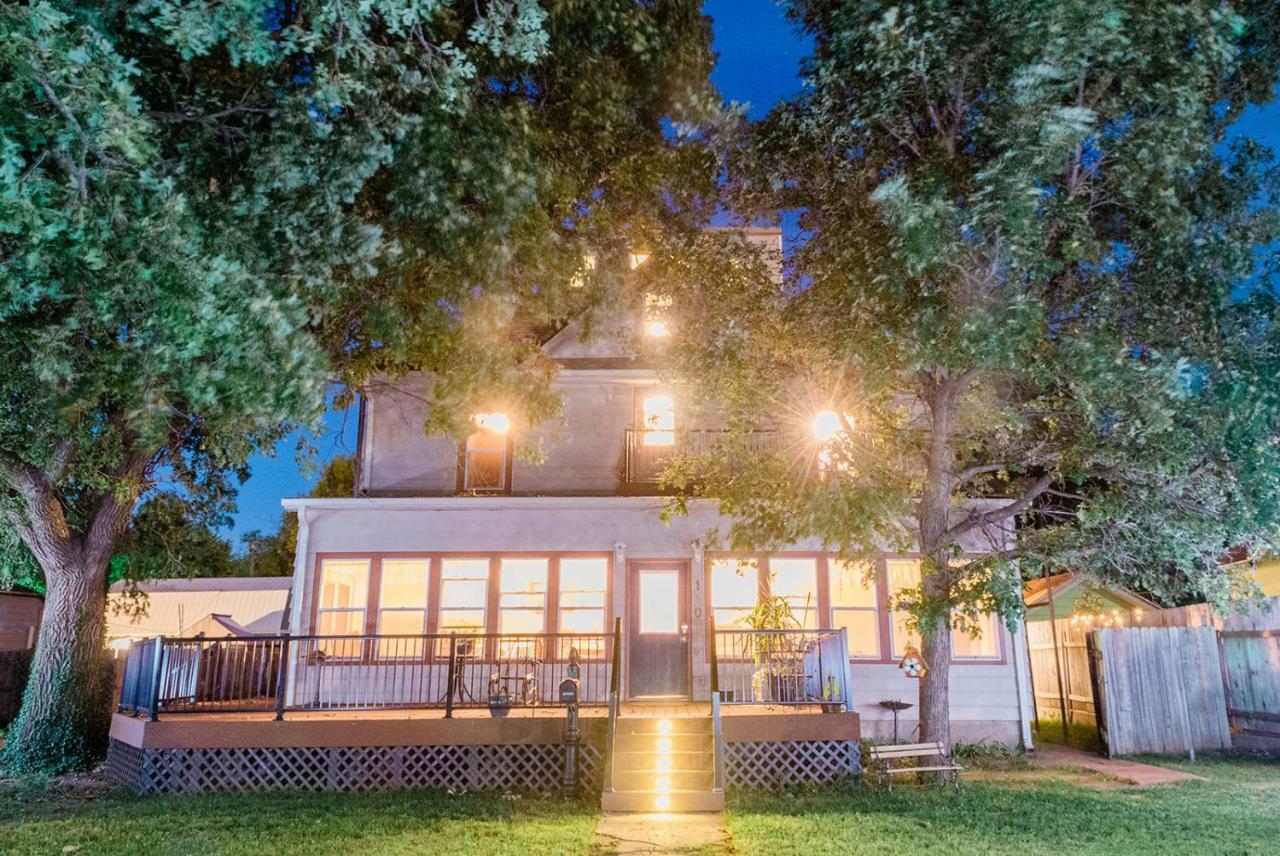 לינה וארוחת בוקר Ellinwood The Wolf Manor מראה חיצוני תמונה